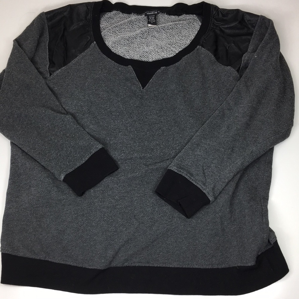 Torrid women’s gray sweater pleather shoulder Sz 3